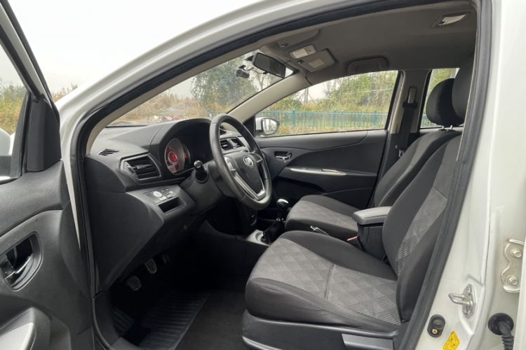 Used Lifan Auto X50 2014 1.5L Manual Elite Model Interior 9