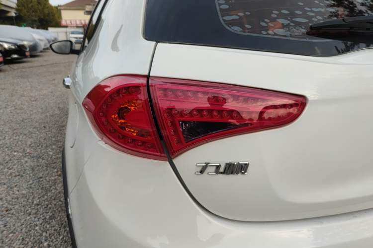 Used Lifan Auto X50 2014 1.5L Manual Luxury Model Left Rear Taillight