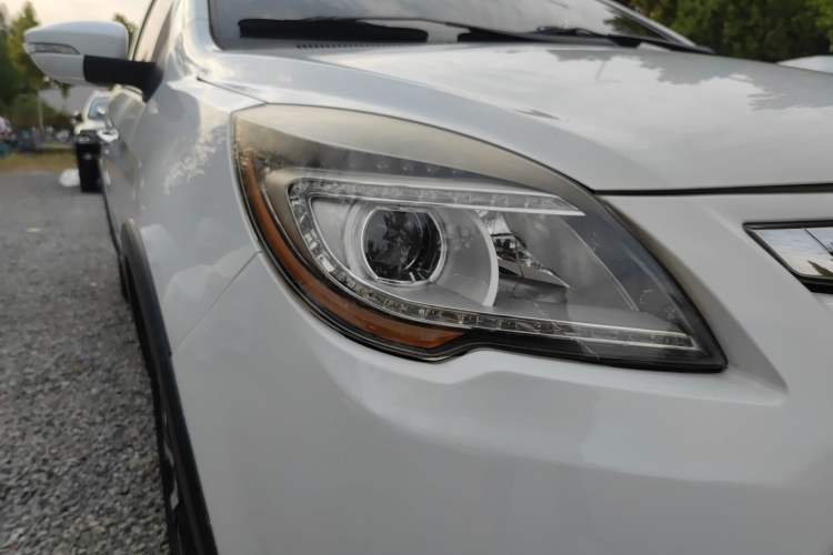 Used Lifan Auto X50 2014 1.5L Manual Luxury Model Right Front Headlight