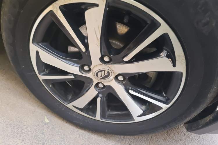 Used Lifan Auto X50 2014 1.5L Manual Elite Model Right Front Wheel Hub