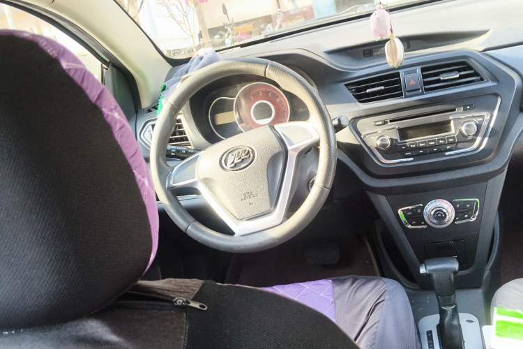 Used Lifan Auto X50 2014 1.5L CVT Elite Version Steering Wheel