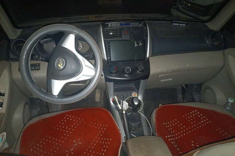 Used Lifan Auto X60 2011 1.8L Manual Comfort Version Center Console