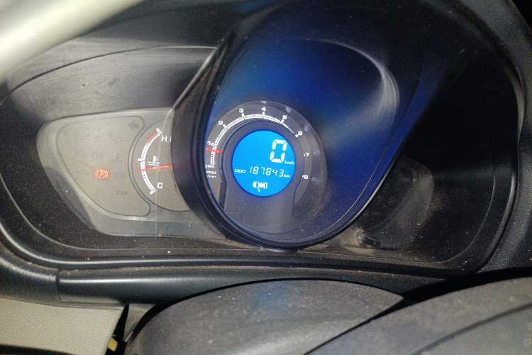 Used Lifan Auto X60 2011 1.8L Manual Comfort Version Odometer Close Up
