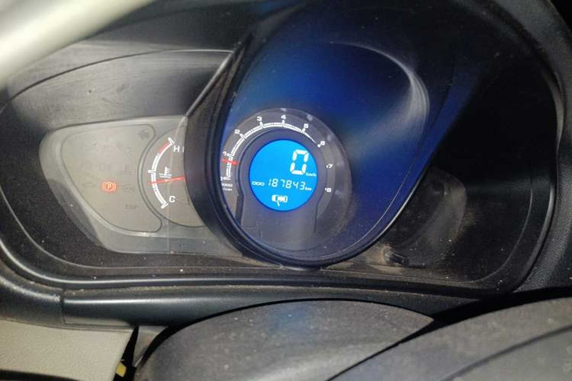 Used Lifan Auto X60 2011 1.8L Manual Comfort Version Odometer Close Up