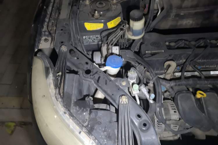 Used Lifan Auto X60 2012 Discovery Edition 1.8L Manual Luxury Model Engine Bay Right