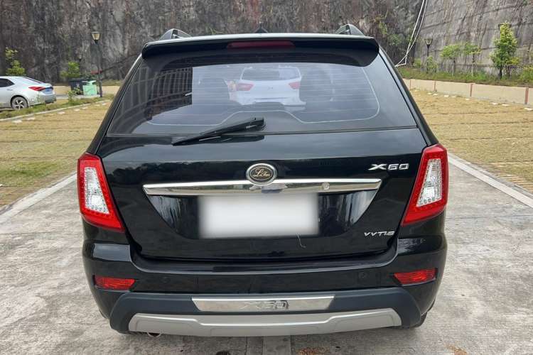 Used Lifan Auto X60 2012 Discovery Edition 1.8L Manual Luxury Model Exterior 4