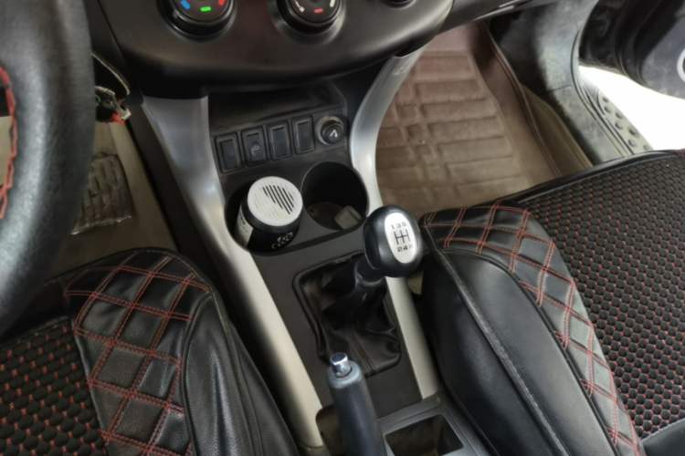 Used Lifan Auto X60 2012 Discovery Edition 1.8L Manual Comfort Model Gear Lever
