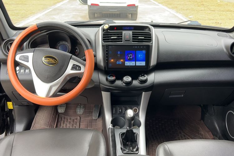 Used Lifan Auto X60 2012 Discovery Edition 1.8L Manual Luxury Model Interior 3