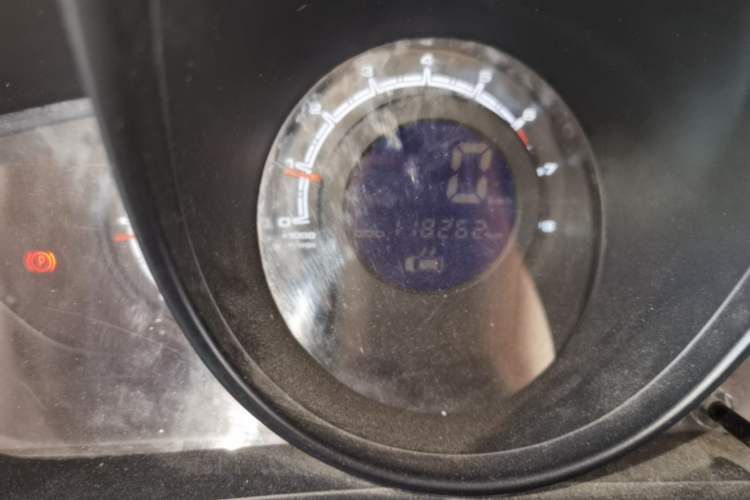 Used Lifan Auto X60 2012 Discovery Edition 1.8L Manual Comfort Model Odometer Close Up