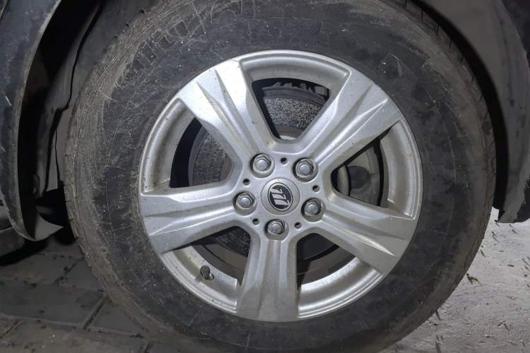 Used Lifan Auto X60 2012 Discovery Edition 1.8L Manual Luxury Model Right Front Wheel Hub