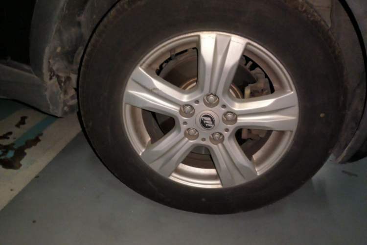 Used Lifan Auto X60 2012 Discovery Edition 1.8L Manual Luxury Model Right Front Wheel Hub