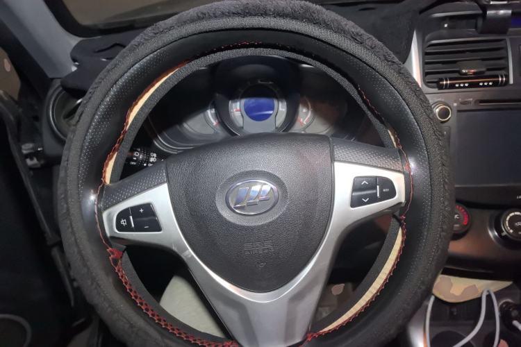 Used Lifan Auto X60 2012 Discovery Edition 1.8L Manual Luxury Model Steering Wheel