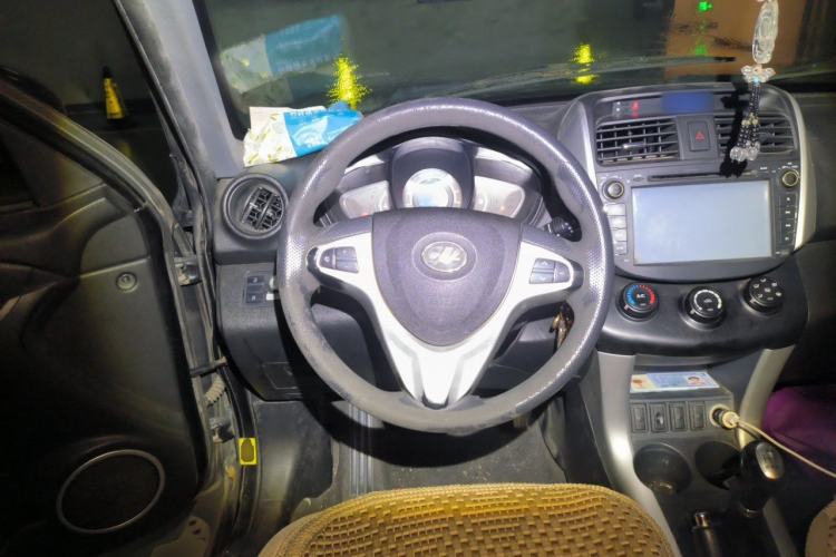 Used Lifan Auto X60 2012 Discovery Edition 1.8L Manual Luxury Model Steering Wheel