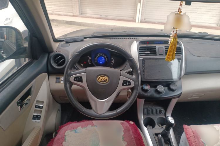 Used Lifan Auto X60 2012 Discovery Edition 1.8L Manual Luxury Model Steering Wheel