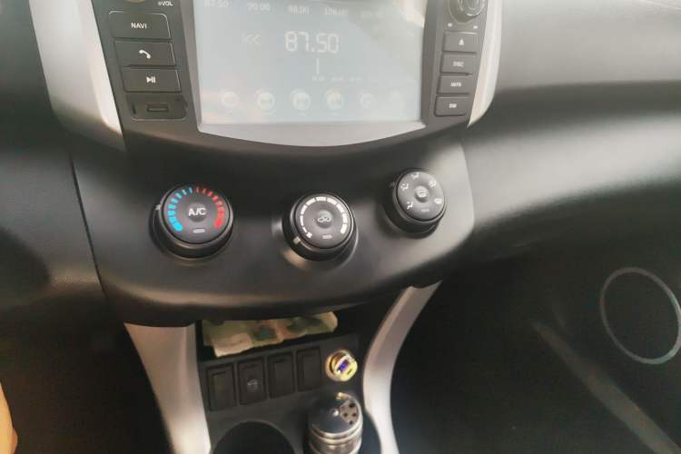 Used Lifan Auto X60 2012 Discovery Edition 1.8L Manual Luxury Model Audio And AC Panel