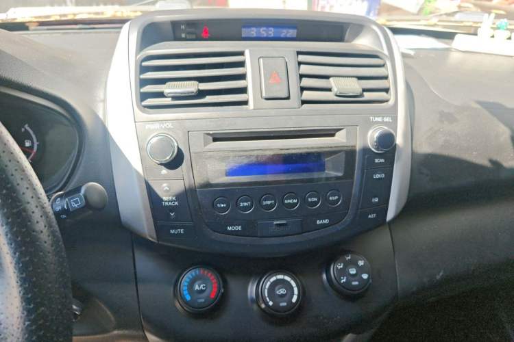 Used Lifan Auto X60 2012 Discovery Edition 1.8L Manual Comfort Model Audio And AC Panel
