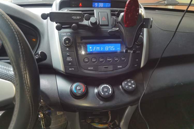 Used Lifan Auto X60 2012 Discovery Edition 1.8L Manual Comfort Model Audio And AC Panel