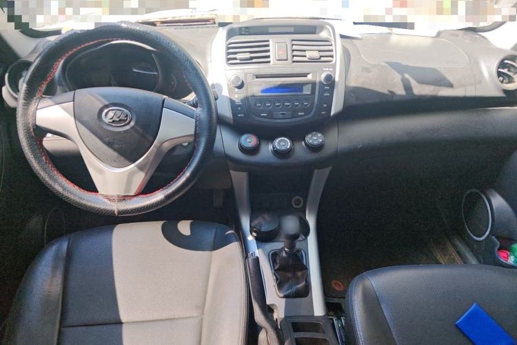 Used Lifan Auto X60 2012 Discovery Edition 1.8L Manual Comfort Model Center Console