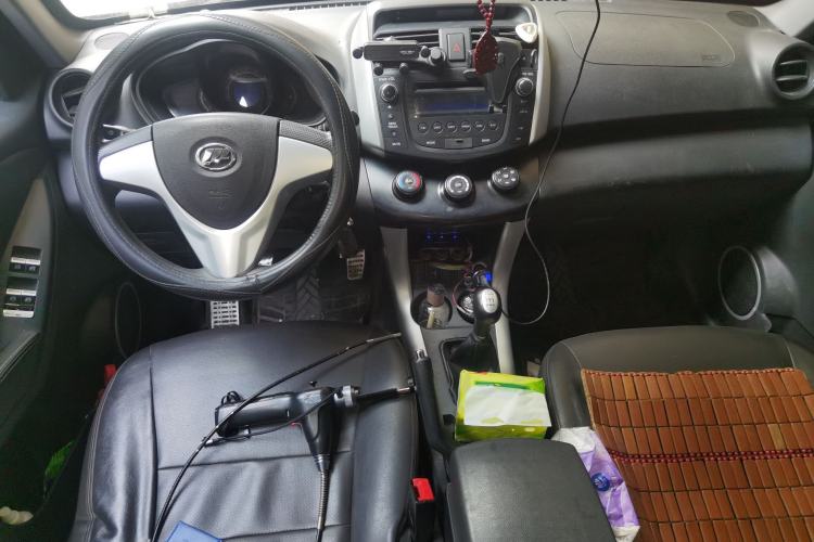 Used Lifan Auto X60 2012 Discovery Edition 1.8L Manual Comfort Model Center Console