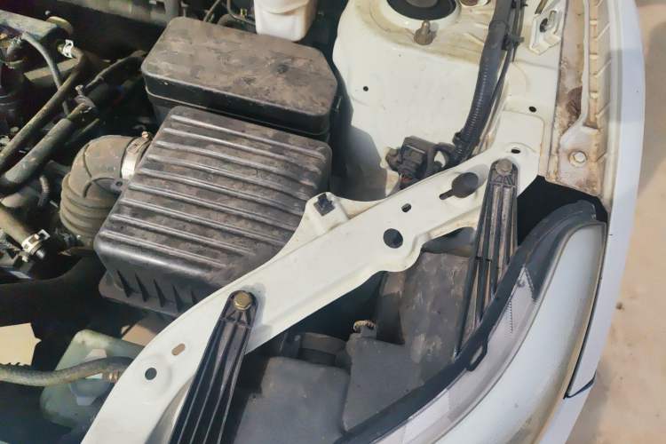 Used Lifan Auto X60 2012 Discovery Edition 1.8L Manual Luxury Model Engine Bay Left