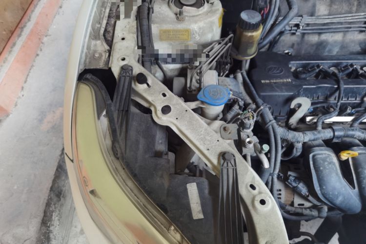 Used Lifan Auto X60 2012 Discovery Edition 1.8L Manual Comfort Model Engine Bay Right