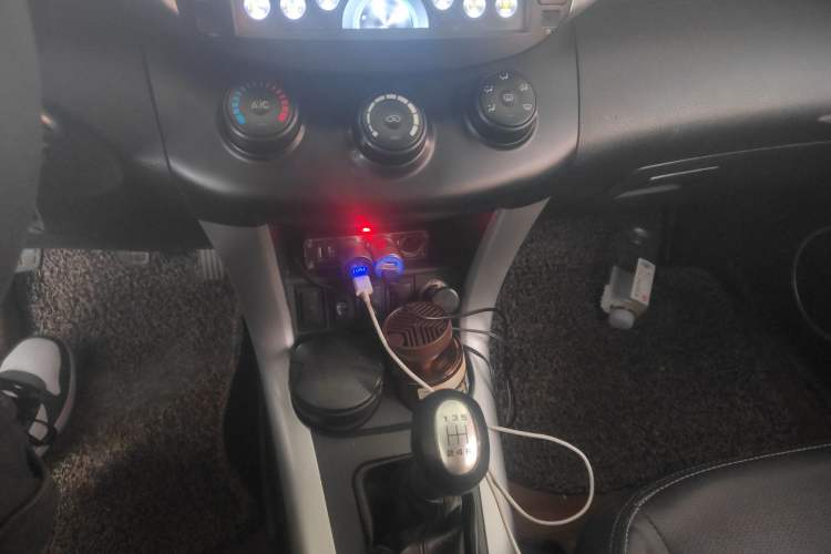 Used Lifan Auto X60 2012 Discovery Edition 1.8L Manual Luxury Model Gear Lever