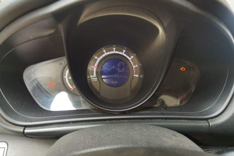 Used Lifan Auto X60 2012 Discovery Edition 1.8L Manual Comfort Model Odometer Close Up