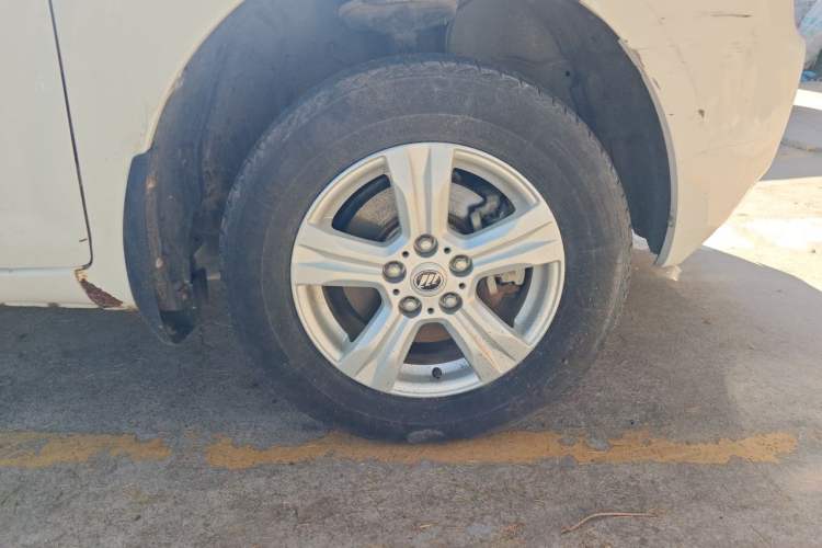 Used Lifan Auto X60 2012 Discovery Edition 1.8L Manual Comfort Model Right Front Wheel Hub