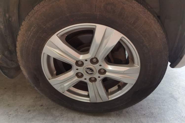 Used Lifan Auto X60 2012 Discovery Edition 1.8L Manual Comfort Model Right Front Wheel Hub