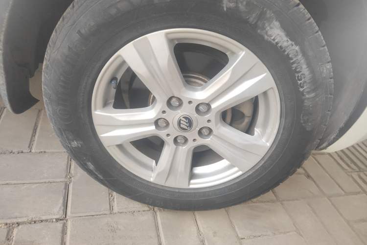 Used Lifan Auto X60 2012 Discovery Edition 1.8L Manual Luxury Model Right Front Wheel Hub
