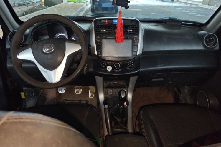 Used Lifan Auto X60 2013 1.8L Manual Champion Edition Center Console