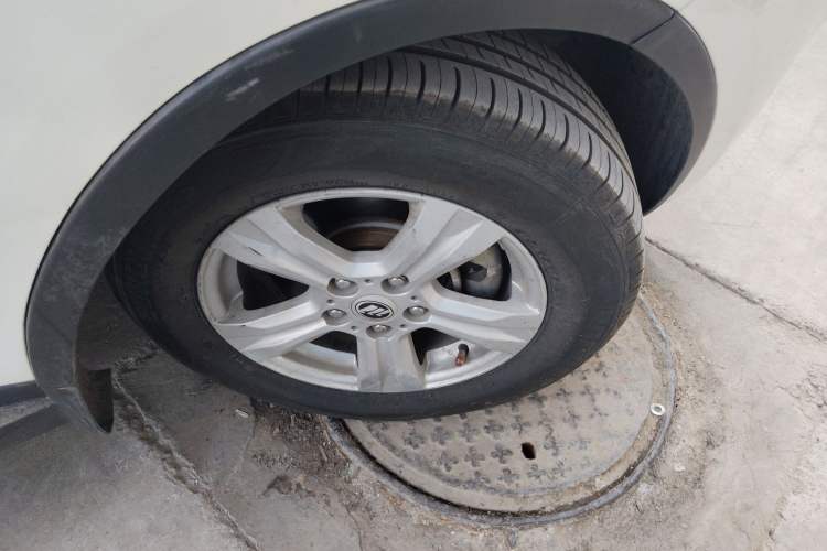 Used Lifan Auto X60 2013 1.8L Manual Champion Edition Right Front Wheel Hub