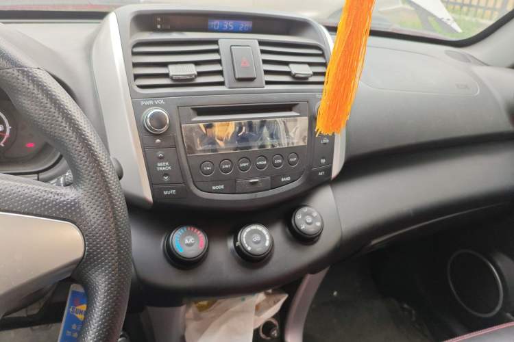 Used Lifan Auto X60 2015 1.8L Manual Comfort Model China V Standard Audio And AC Panel