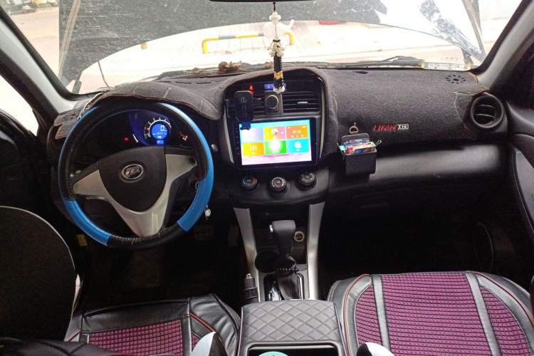 Used Lifan Auto X60 2015 1.8L CVT Comfort Model China V Standard Center Console