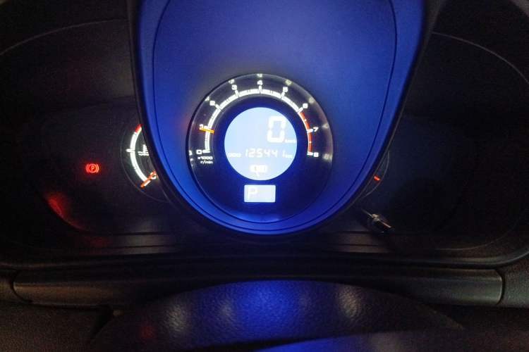 Used Lifan Auto X60 2015 1.8L CVT Comfort Model China V Standard Odometer Close Up