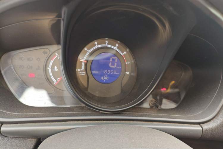 Used Lifan Auto X60 2015 1.8L Manual Comfort Model China V Standard Odometer Close Up