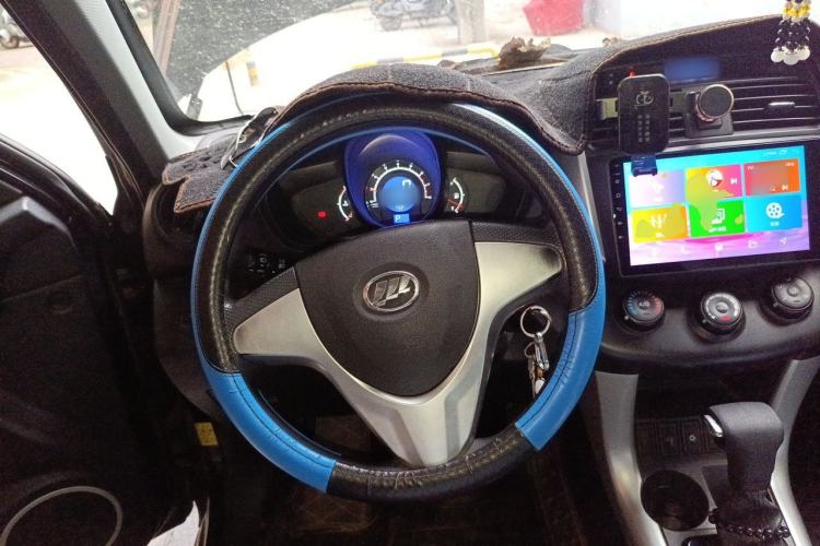 Used Lifan Auto X60 2015 1.8L CVT Comfort Model China V Standard Steering Wheel