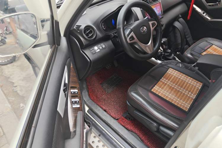 Used Lifan Auto X60 2015 1.8L CVT Comfort Model China IV Standard Driver Seat