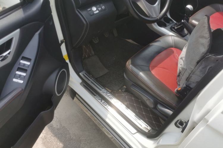 Used Lifan Auto X60 2015 1.8L Manual Luxury Model China IV Standard Driver Seat