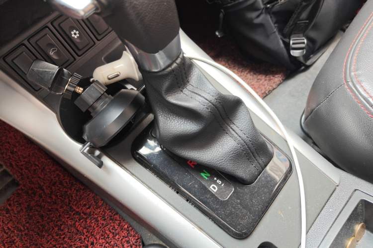 Used Lifan Auto X60 2015 1.8L CVT Comfort Model China IV Standard Gear Lever