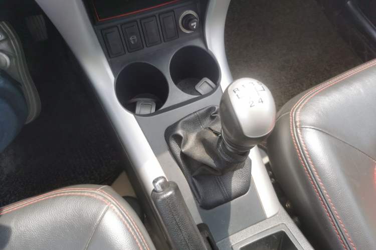 Used Lifan Auto X60 2015 1.8L Manual Luxury Model China IV Standard Gear Lever