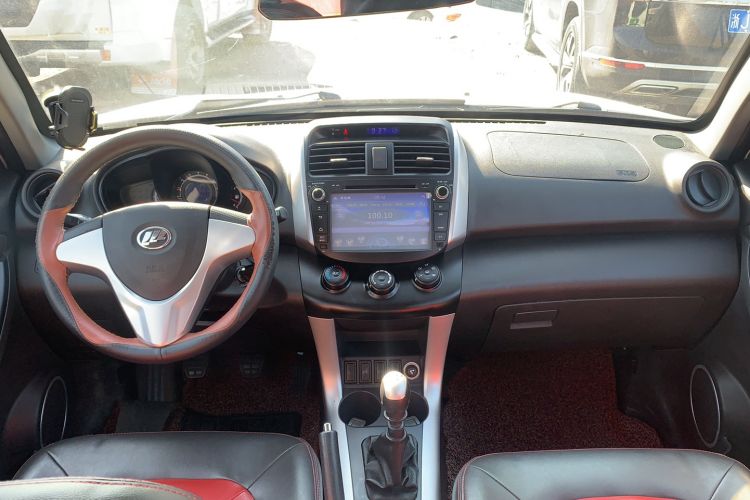 Used Lifan Auto X60 2015 1.8L Manual Comfort Model China IV Standard Interior 3