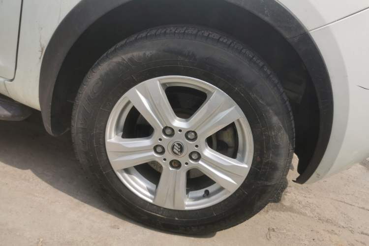 Used Lifan Auto X60 2015 1.8L Manual Luxury Model China IV Standard Right Front Wheel Hub