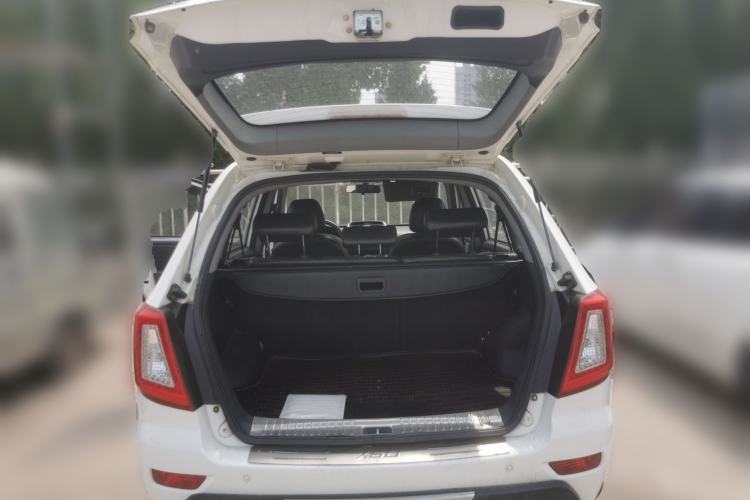 Used Lifan Auto X60 2015 1.8L Manual Luxury Model China IV Standard Trunk