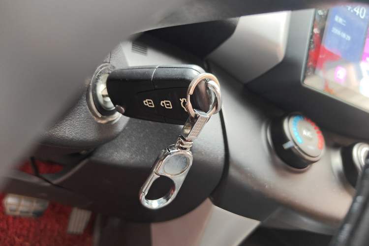 Used Lifan Auto X60 2015 1.8L CVT Comfort Model China IV Standard Vehicle Key