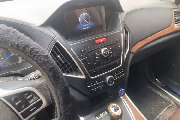 Used Lifan Auto X80 2017 2.0T Automatic Comfort Model Audio And AC Panel