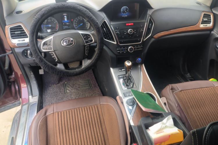 Used Lifan Auto X80 2017 2.0T Automatic Comfort Model Center Console