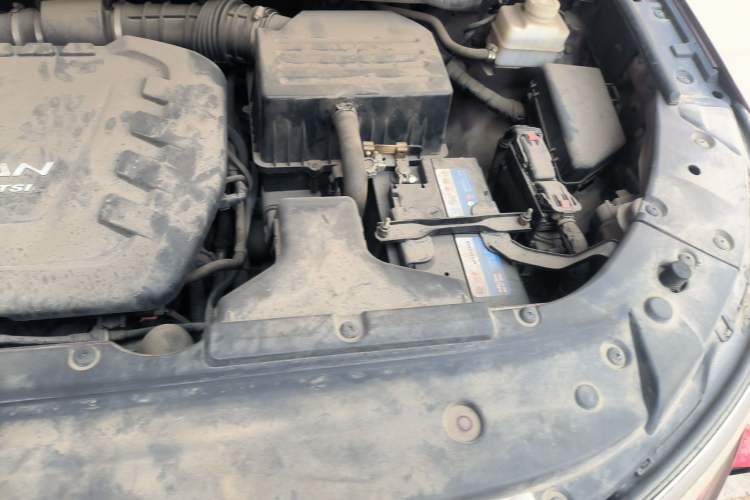 Used Lifan Auto X80 2017 2.0T Automatic Comfort Model Engine Bay Left
