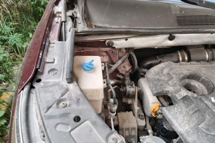 Used Lifan Auto X80 2017 2.0T Automatic Comfort Model Engine Bay Right