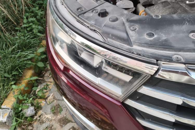 Used Lifan Auto X80 2017 2.0T Automatic Comfort Model Right Front Headlight